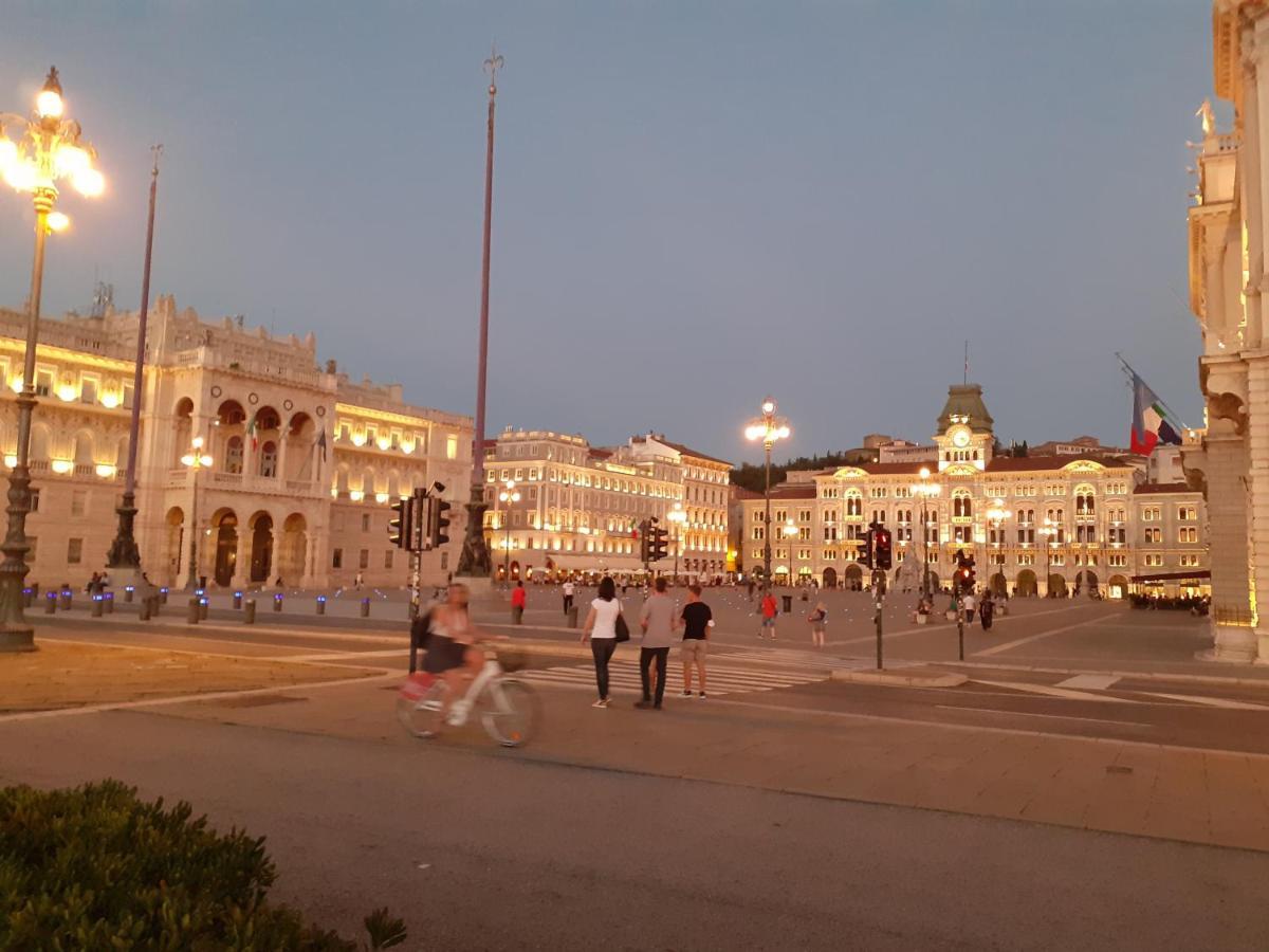 Aparthotel Piazza Unità Trieste Italia Extérieur photo