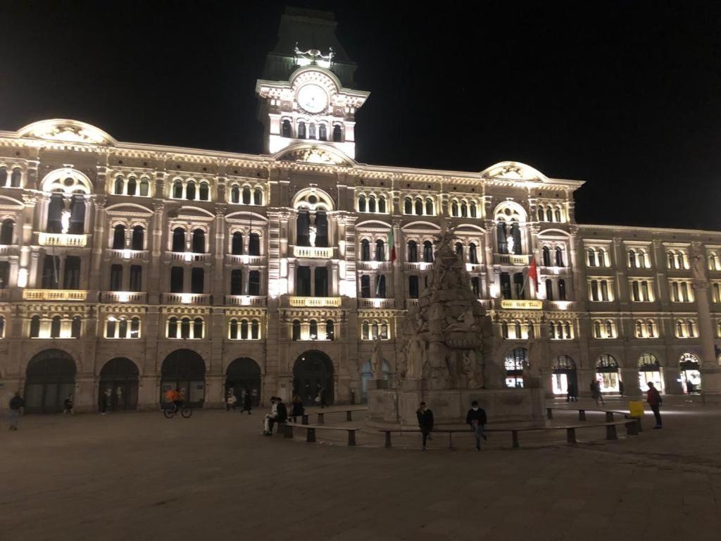 Aparthotel Piazza Unità Trieste Italia Extérieur photo