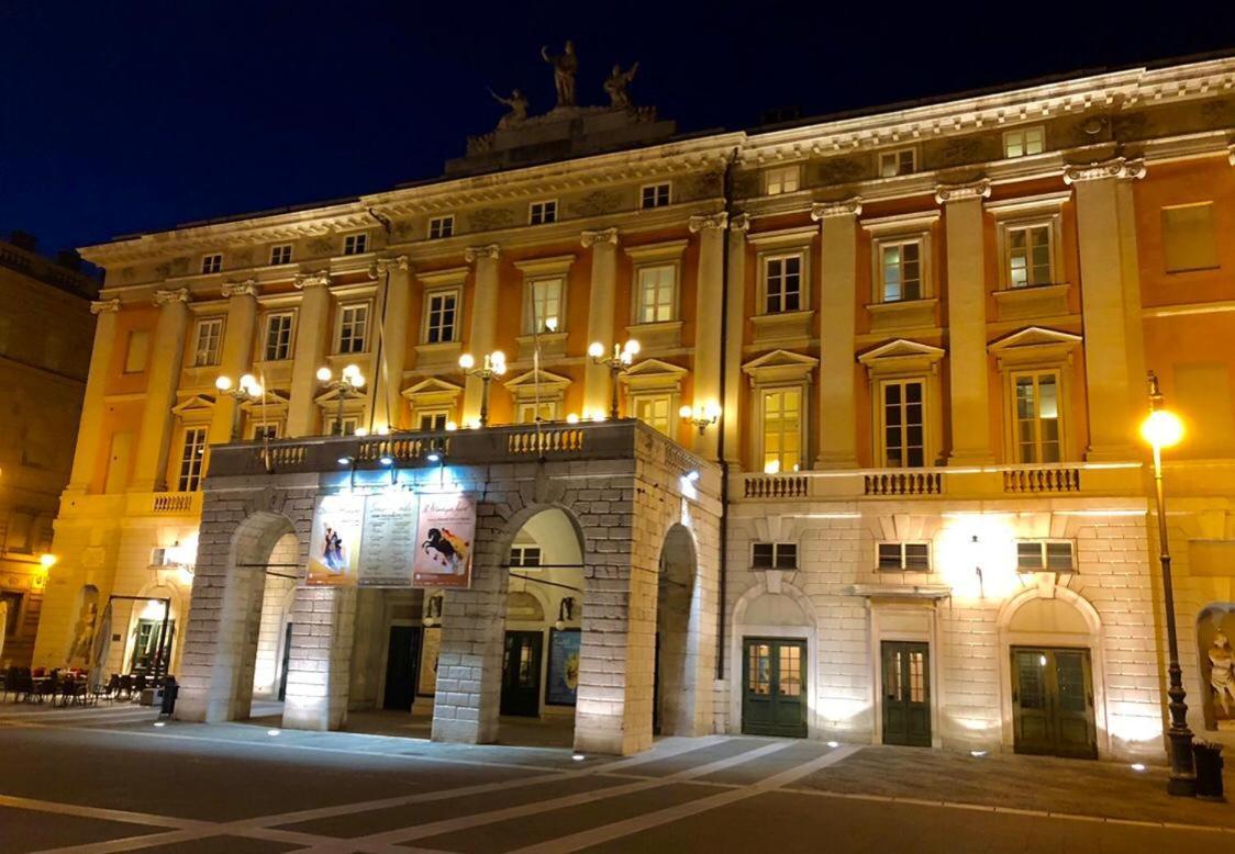 Aparthotel Piazza Unità Trieste Italia Extérieur photo